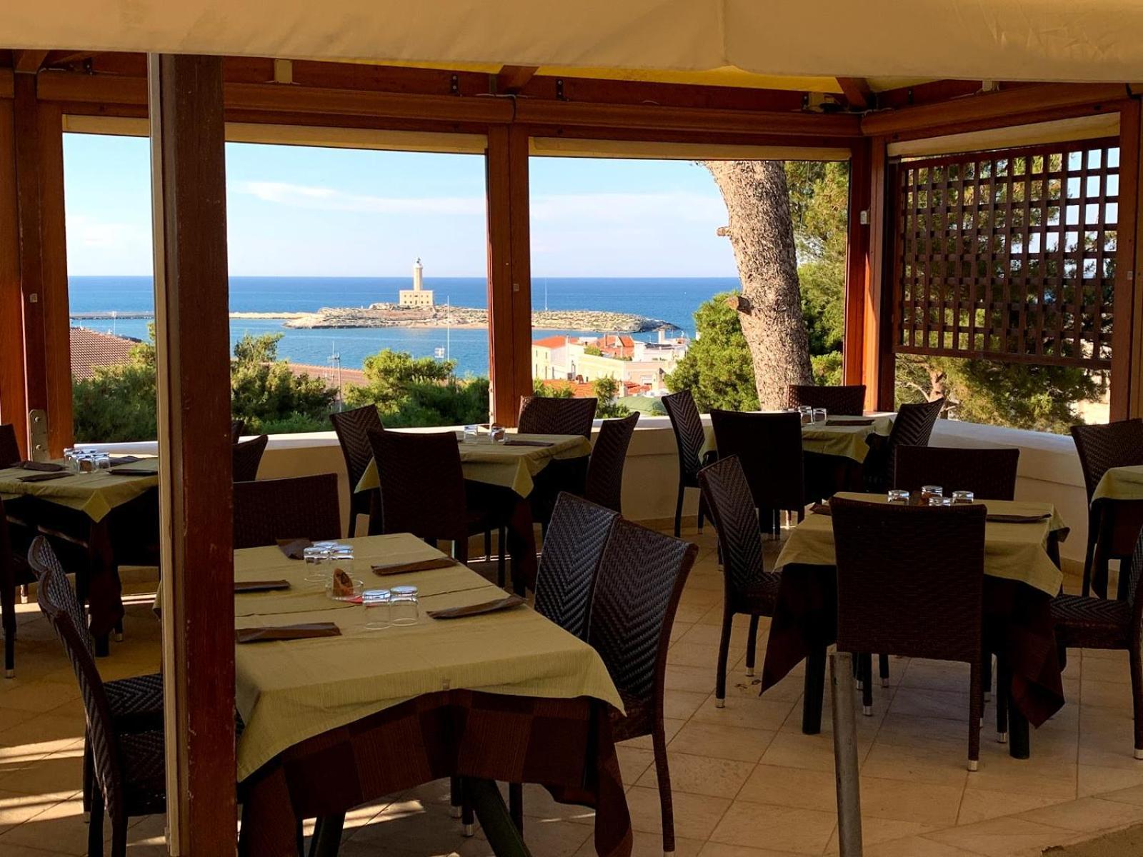 Al Castello Relais Bed & Breakfast Весте Екстериор снимка